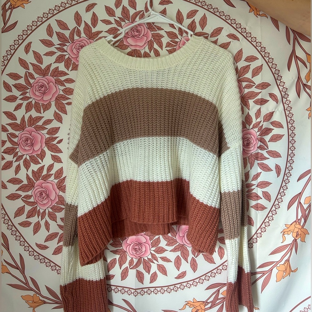 A size large sweater, cropped. And had a beige, white, and pink stripe.